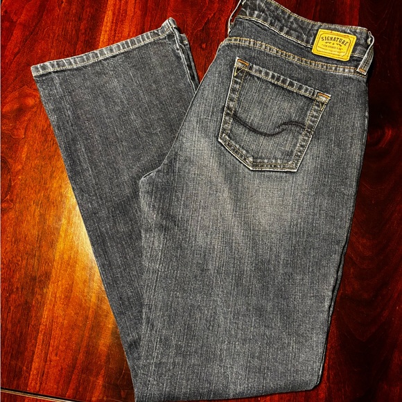 Levi’s Signature Low Rise Boot Cut Jeans. Size 10R - Picture 4 of 8